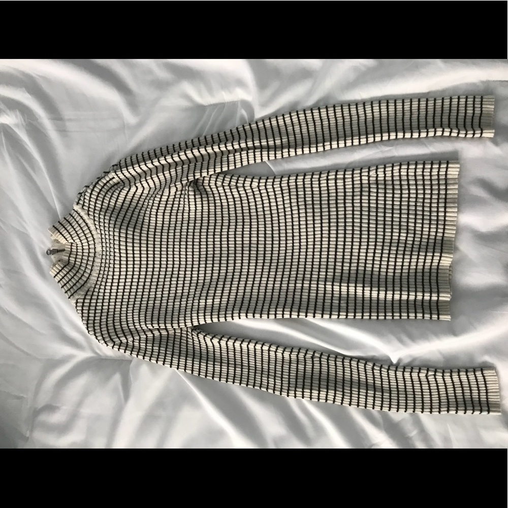 Rue 21 Black and White Turtle Neck